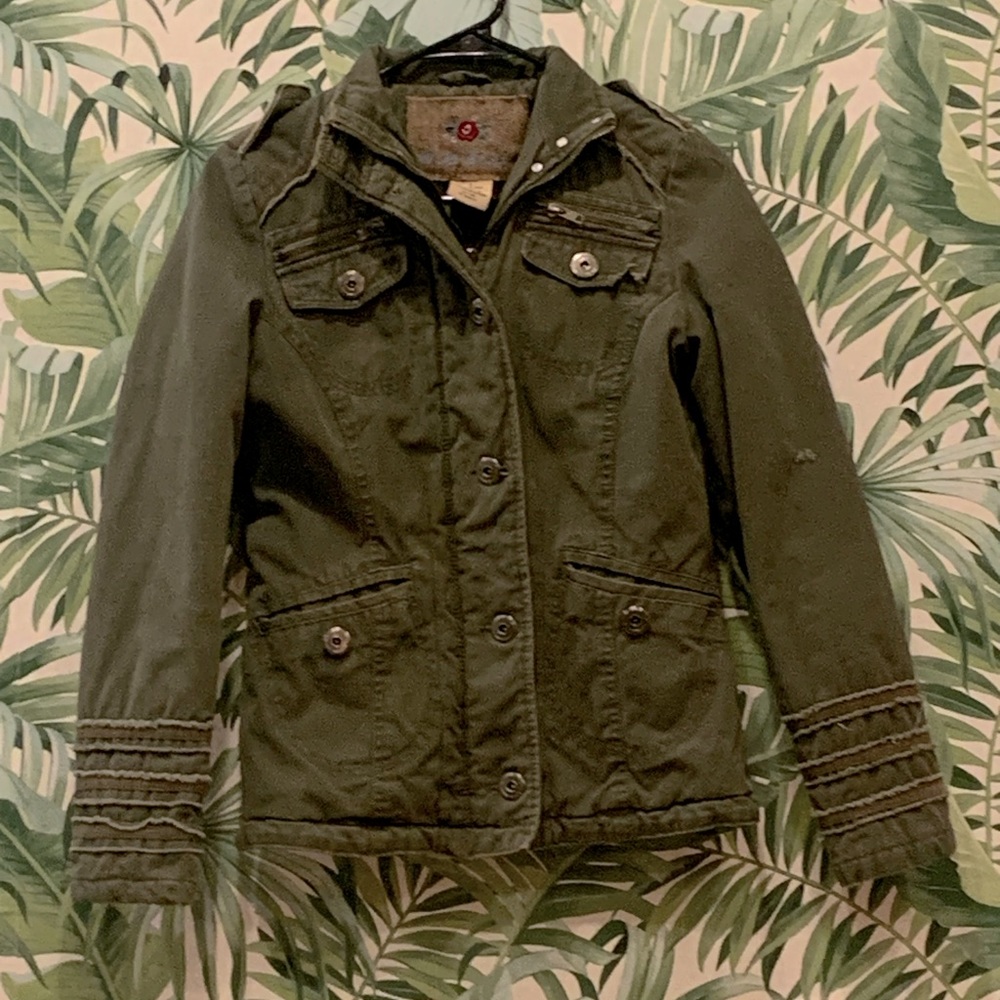 *BB Dakota* distressed military winter coat. Women’s S